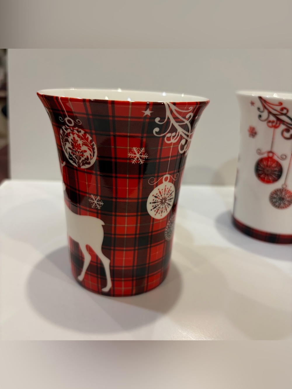 McIntosh Fine Bone China Holiday Reindeer Set of 2 Mugs - Picture 5 of 12